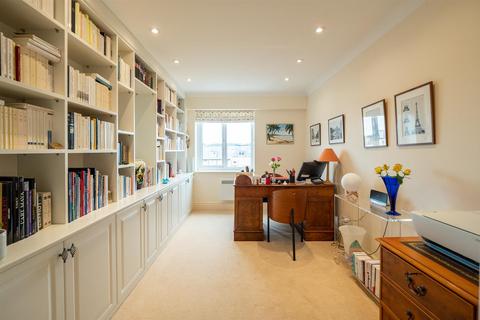 24 Carlton Leas, Folkestone, CT20 2DJ