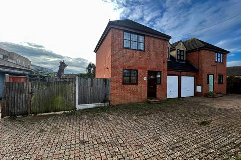 35a Lampits Hill, Corringham, Stanford-le-hope, SS17 9AA