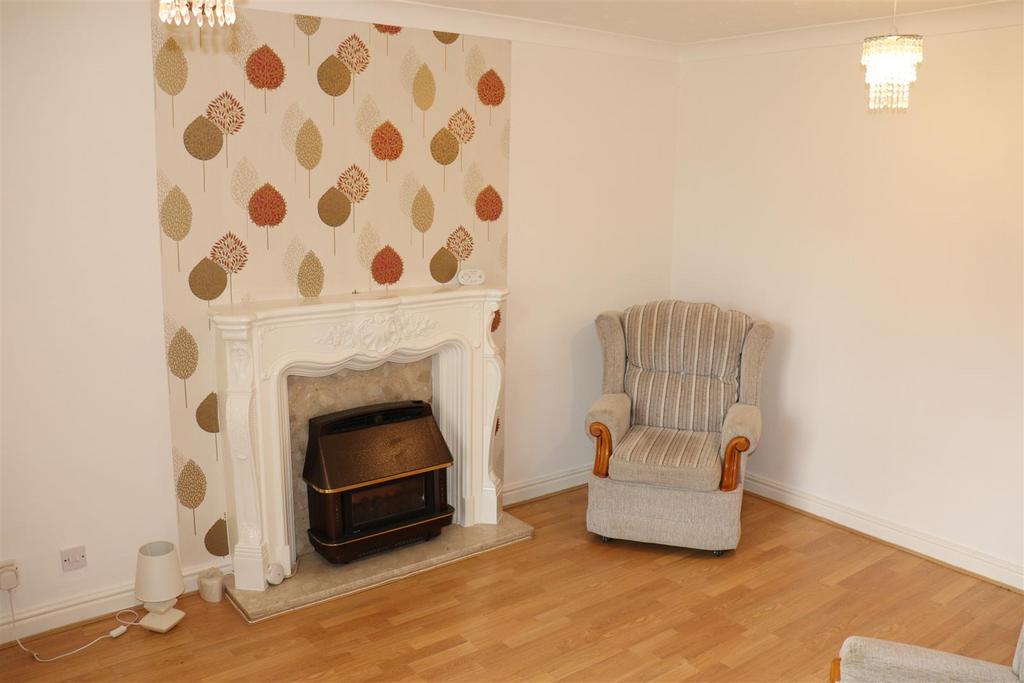 Leighswood Road, Aldridge 2 bed flat £750 pcm (£173 pw)
