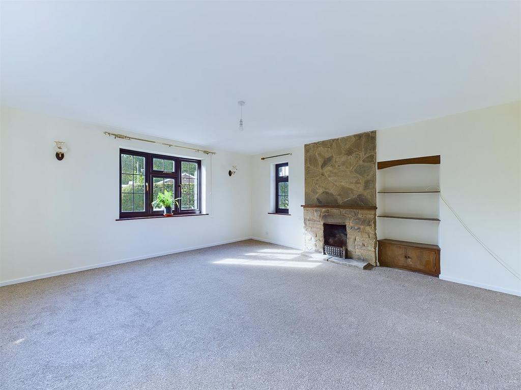 Worcester Road, Hanley Swan, Worcester 2 bed detached bungalow for sale
