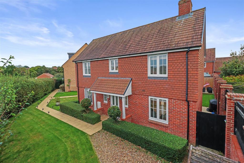 Hedley Way, Hailsham 4 bed detached house for sale £450,000