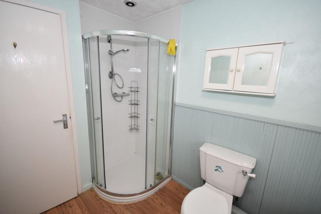 Bathroom 02.jpg