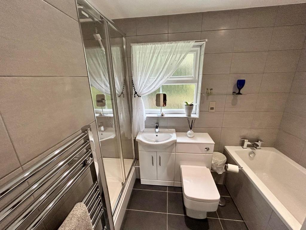 Main bathroom