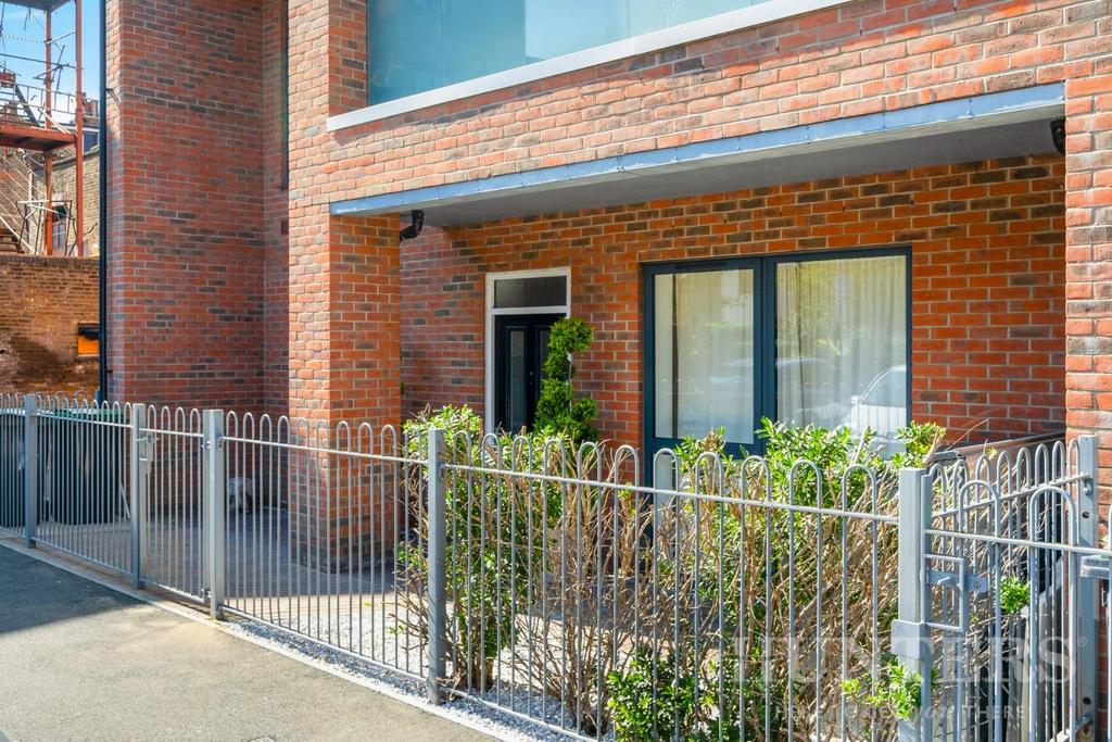 Flat 46, Butterfly Court N15 4 FA-13.jpg