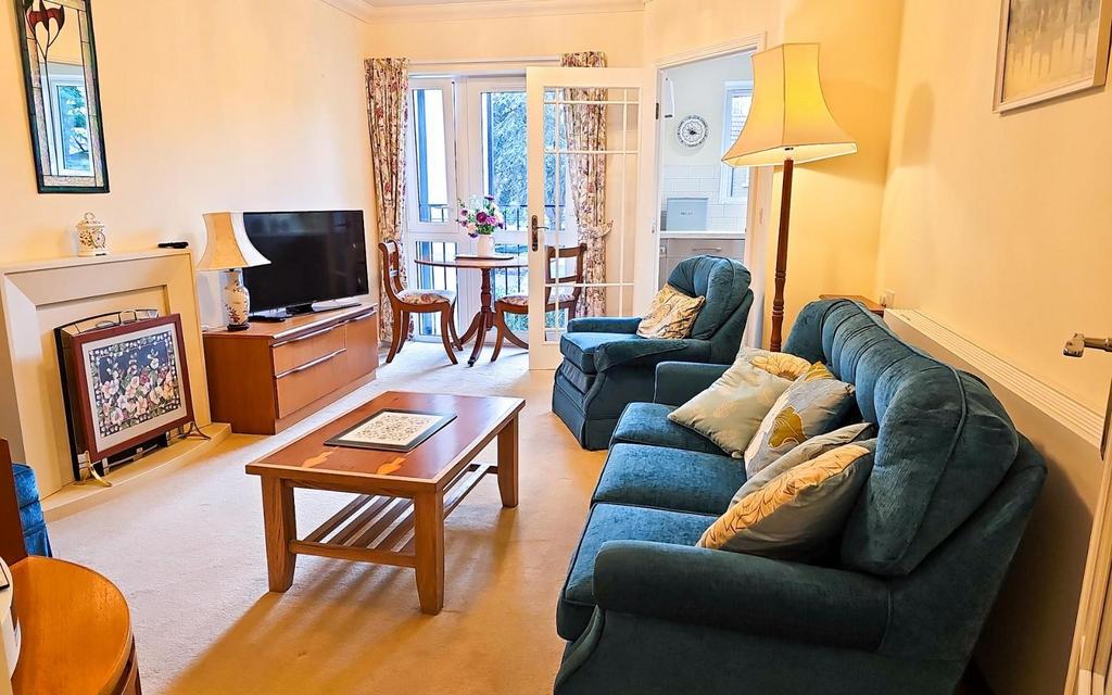 Alexander Lodge, Stokefield Close, Thornbury 2 bed apartment for sale