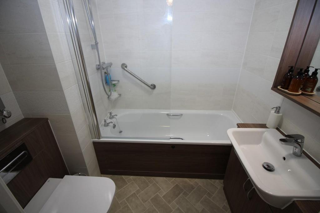 Alexander Lodge, Stokefield Close, Thornbury 2 bed apartment for sale