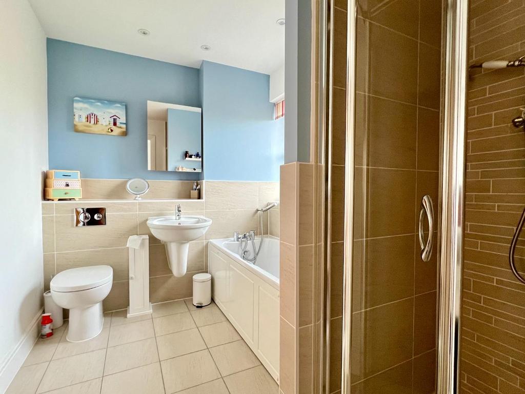 Jack &amp; Jill Bathroom