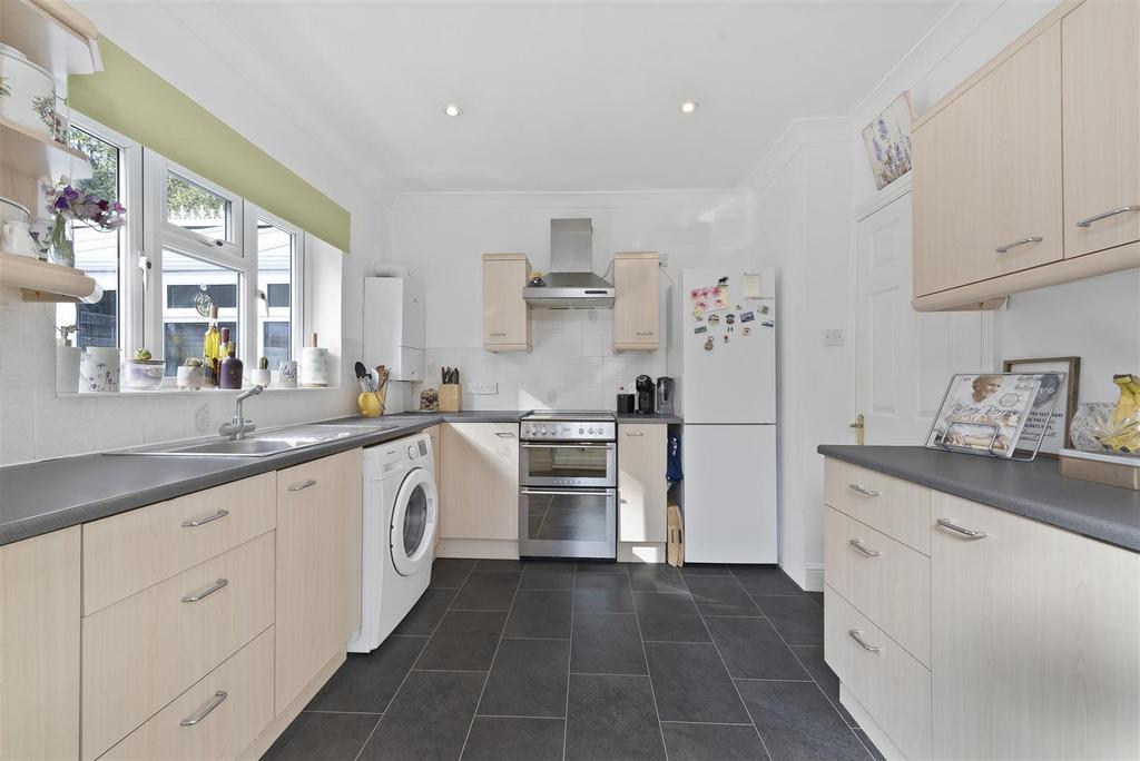 Wentworth Avenue, Ascot 2 bed semidetached bungalow for sale £500,000