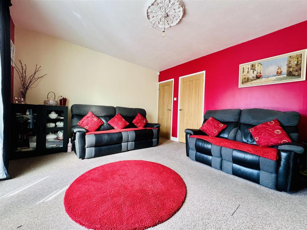 Boythorpe Crescent, Chesterfield 3 bed semidetached house for sale £189,950