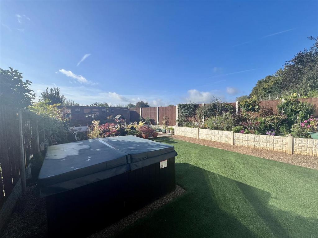 Boythorpe Crescent, Chesterfield 3 bed semidetached house for sale £189,950