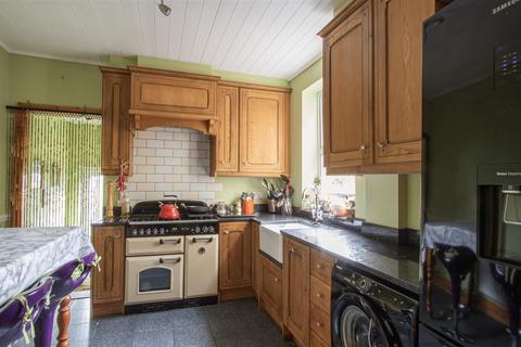 4 bedroom semi-detached house for sale, Cobden Road, Chesterfield