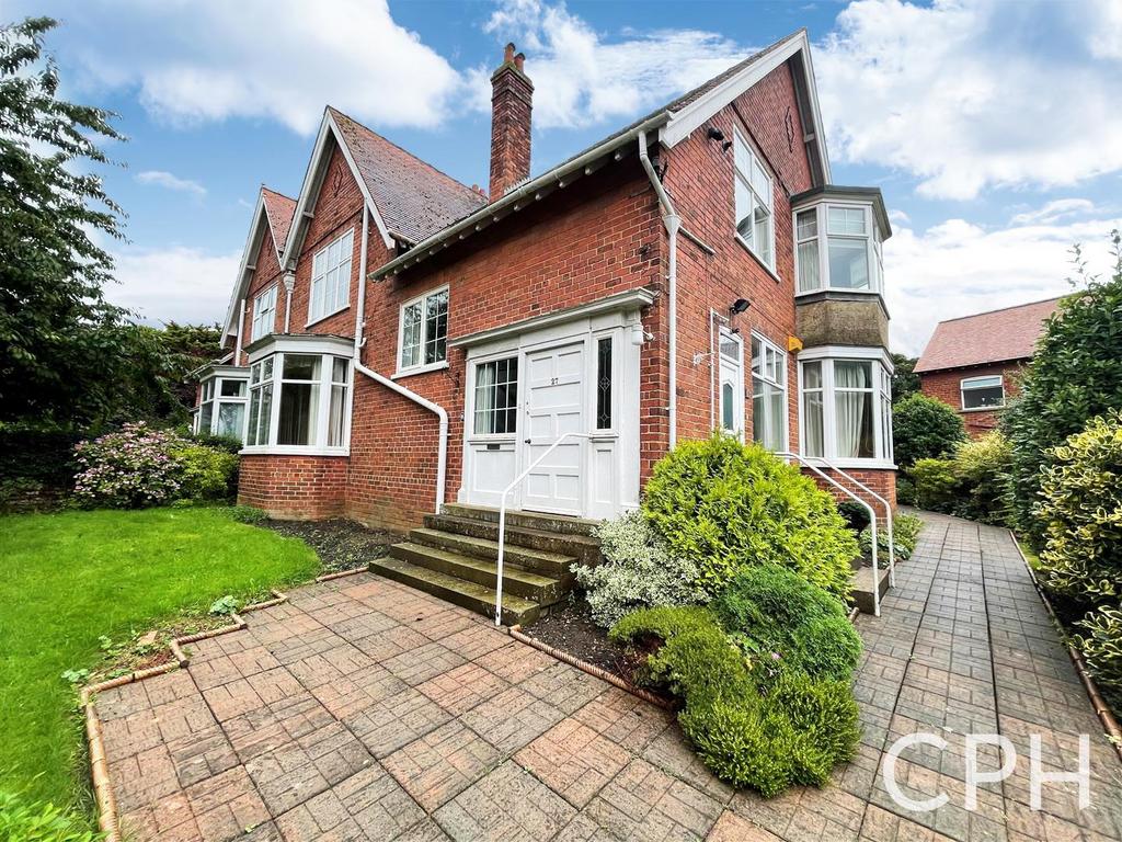 Holbeck Hill, Scarborough 2 bed duplex for sale £290,000