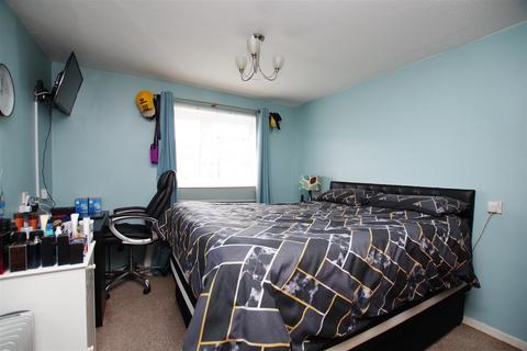 2 Godolphin Close, Freshbrook, Swindon, SN5 8RL