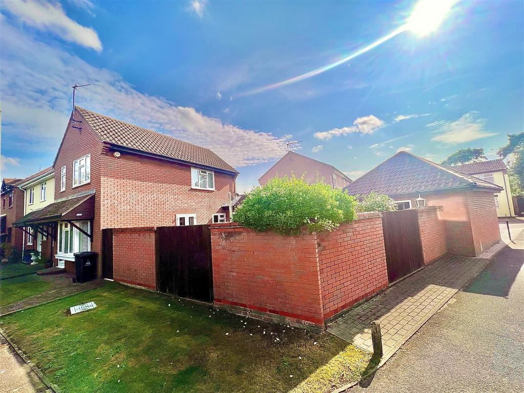 Falklands Road, BurnhamOnCrouch 4 bed house for sale £375,000