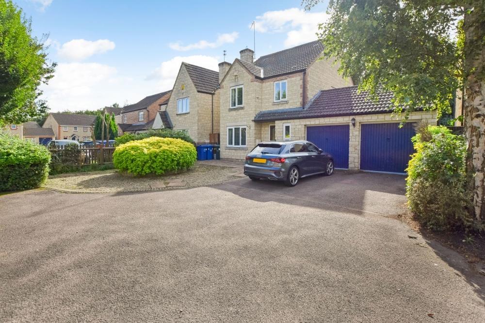 Martin Close, Bicester 4 bed detached house for sale £600,000