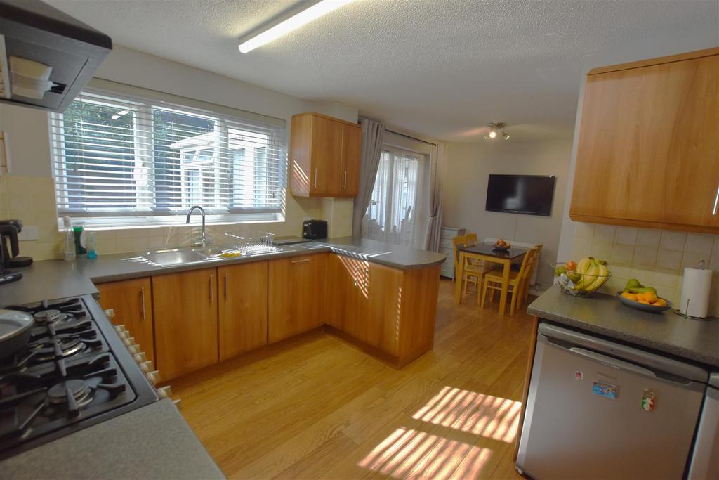 Martin Close, Bicester 4 bed detached house for sale £600,000