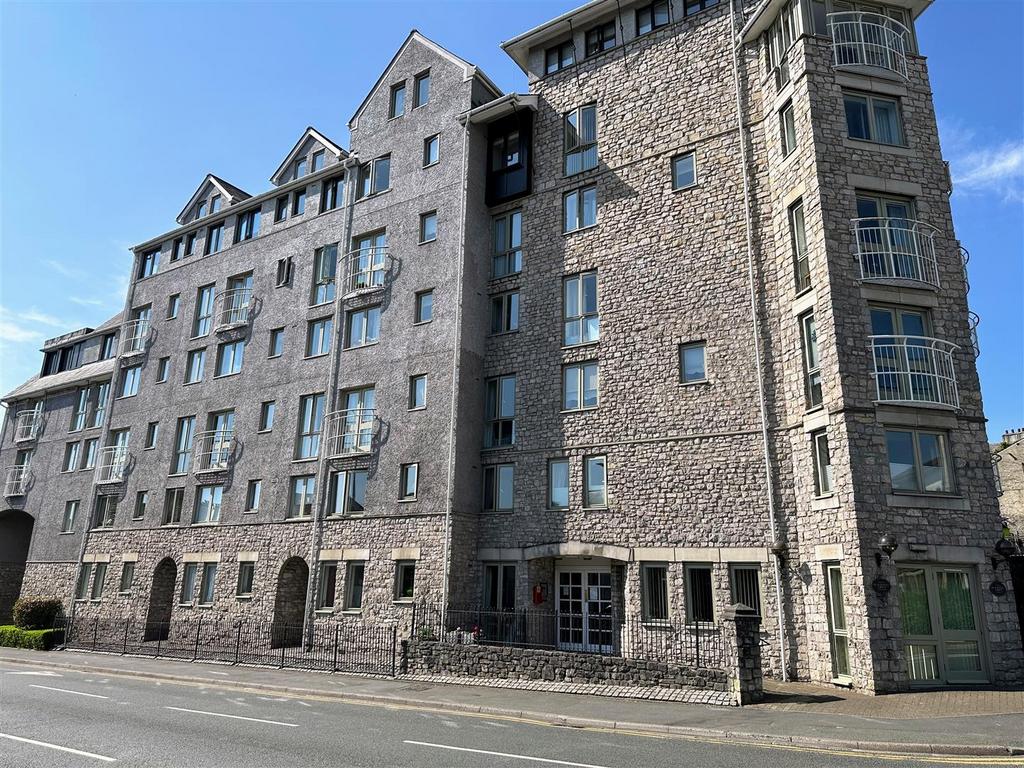 Blackhall Croft, Kendal LA9 1 bed apartment £87,500