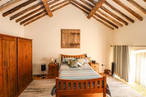 3 bedroom barn conversion for sale - Halton, Chirk