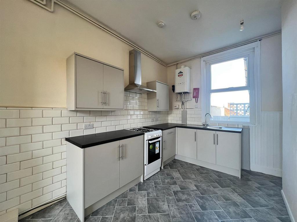 Melrose Street, Scarborough 2 bed property - £595 pcm (£137 pw)