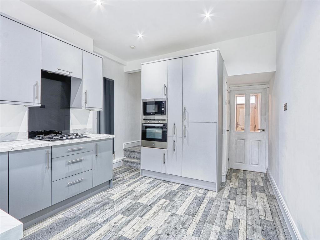 Derby Road, Chesterfield S40 2 bed end of terrace house for sale £125,000