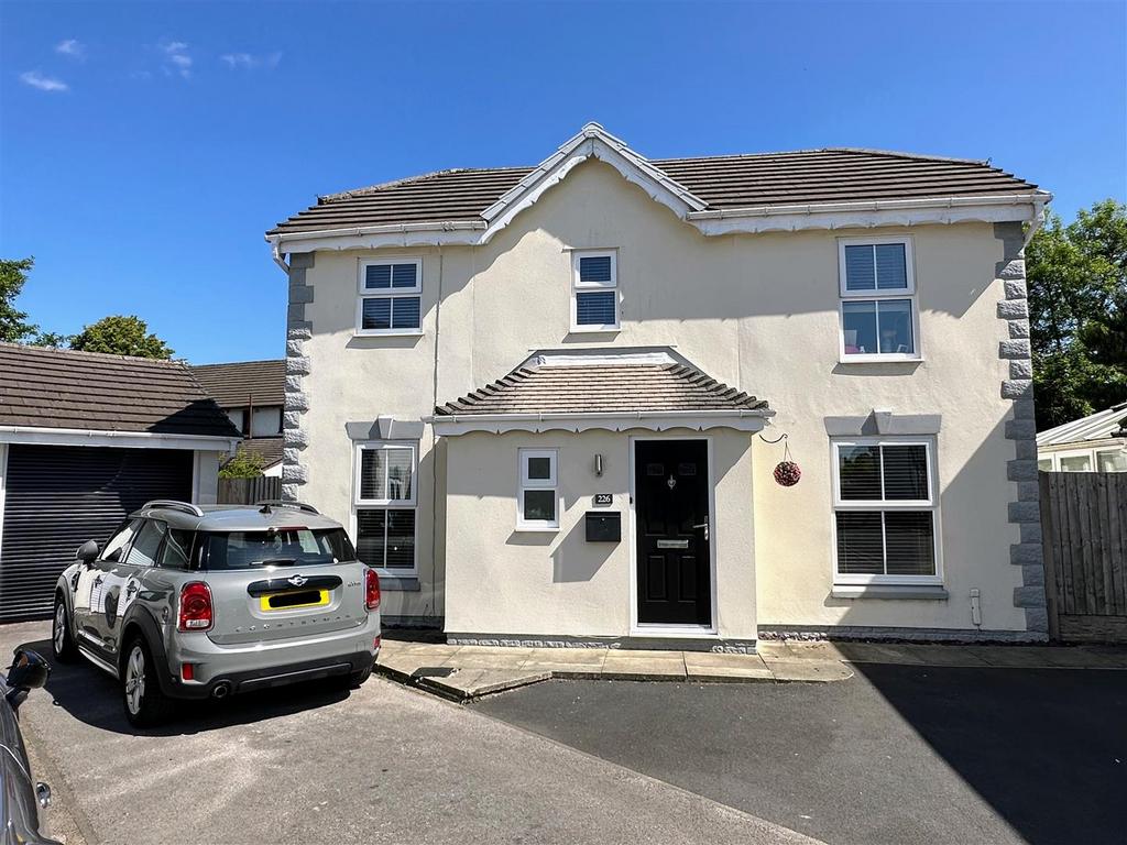 Valley Drive, Kendal LA9 3 bed detached house £395,000