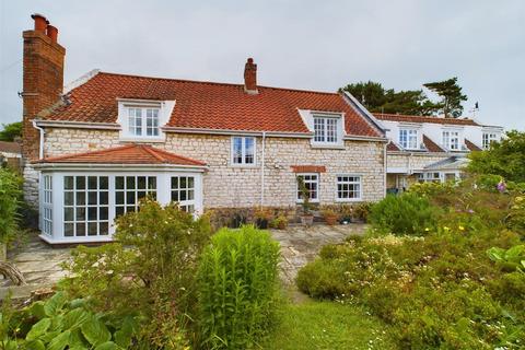 5 bedroom cottage for sale, West Street, Flamborough