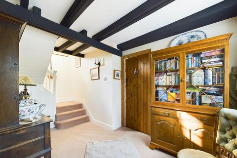 5 bedroom cottage for sale, West Street, Flamborough