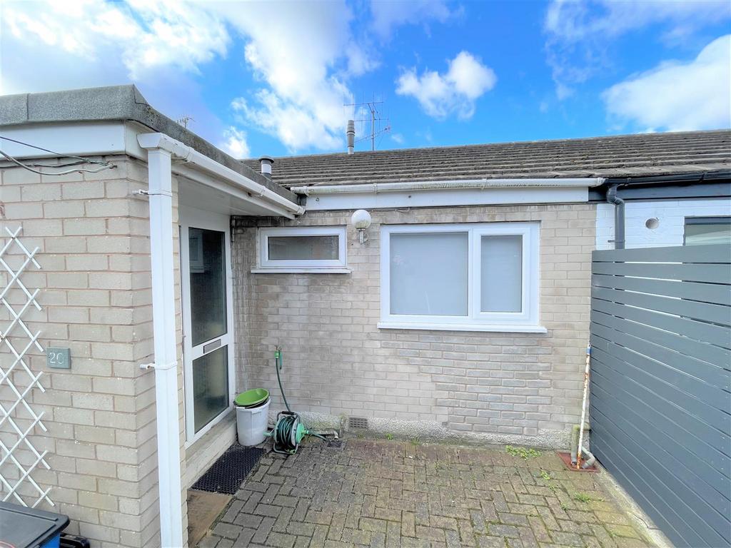 Larch Grove, Kendal LA9 2 bed terraced house £170,000