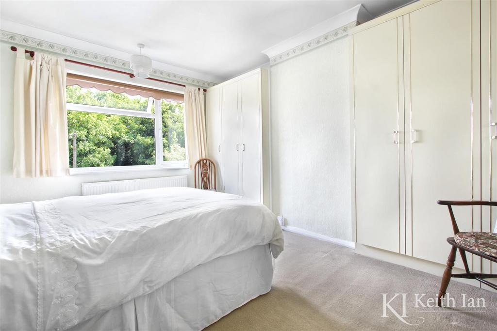 Bed 2.jpg