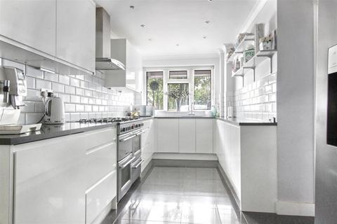 47 Valence Drive, Cheshunt, Waltham Cross, EN7 6HY