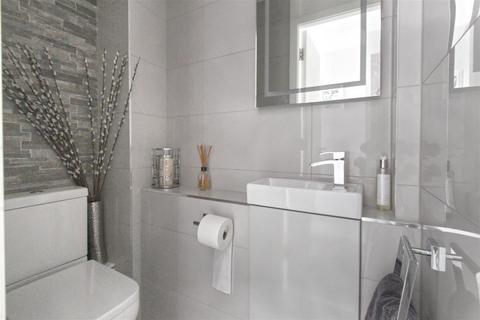 47 Valence Drive, Cheshunt, Waltham Cross, EN7 6HY