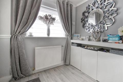 47 Valence Drive, Cheshunt, Waltham Cross, EN7 6HY