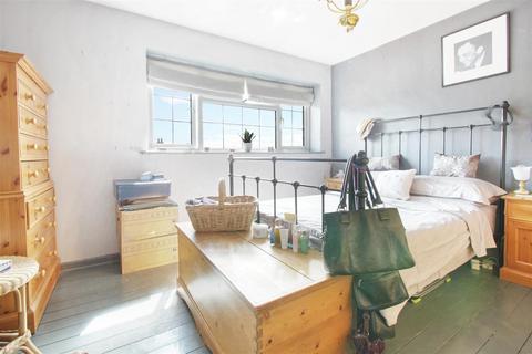 58 Hammondstreet Road, Cheshunt, Waltham Cross, EN7 6NT