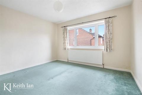 12 Greenall Close, Cheshunt, Waltham Cross, EN8 9HY