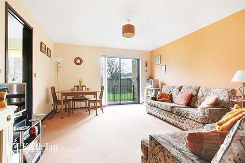 74 King Arthur Court, Cheshunt, Waltham Cross, EN8 8EH