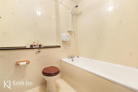 74 King Arthur Court, Cheshunt, Waltham Cross, EN8 8EH