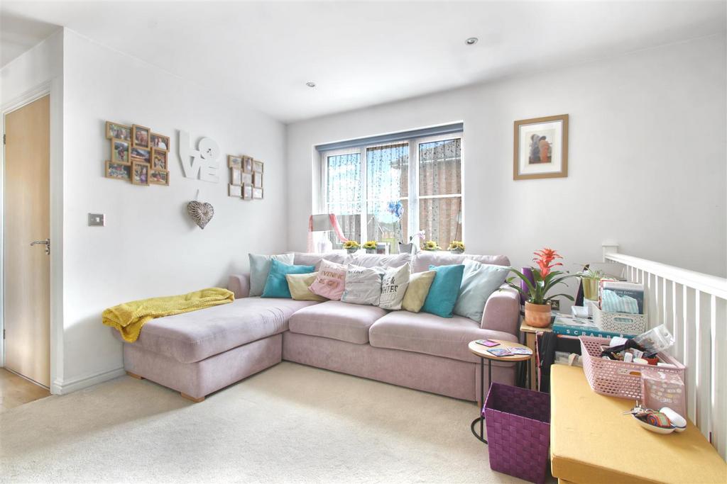 Yukon Road, Broxbourne 2 bed apartment for sale £240,000