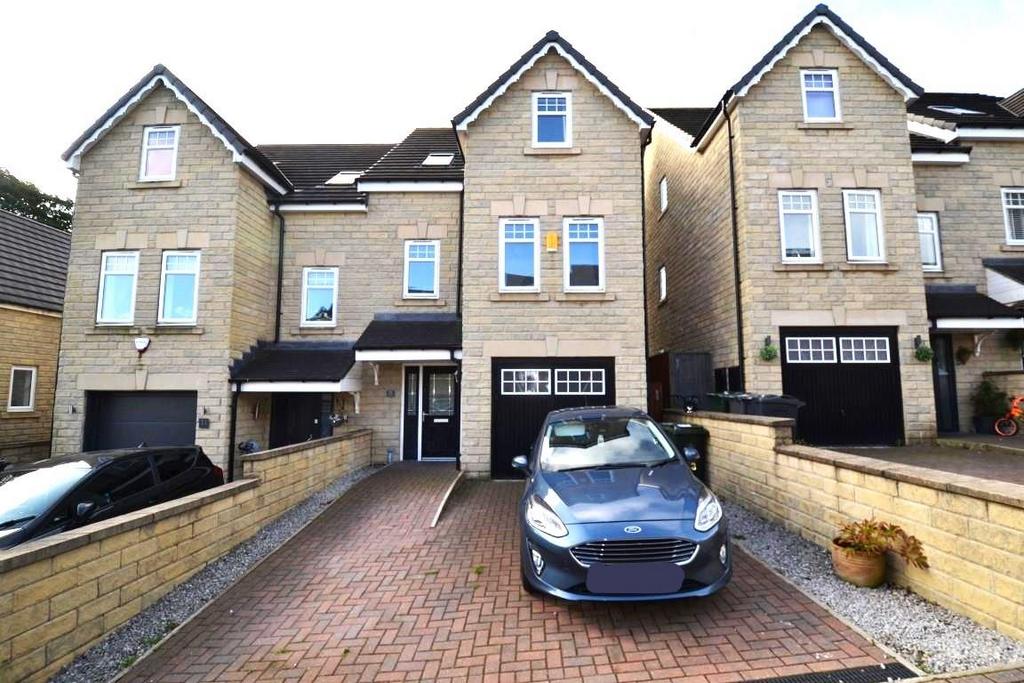Black Myres Close, Queensbury, Bradford 4 bed semidetached house for