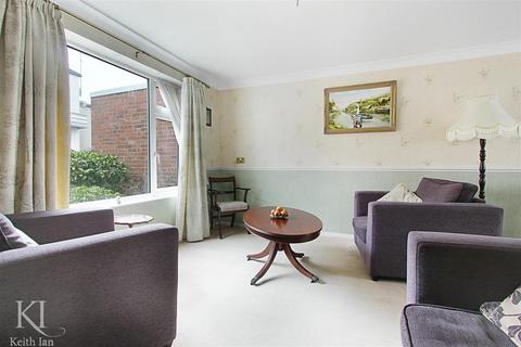39 Davison Drive, Cheshunt, Waltham Cross, EN8 0SP