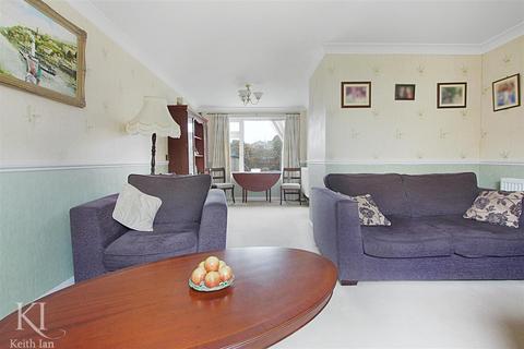 39 Davison Drive, Cheshunt, Waltham Cross, EN8 0SP