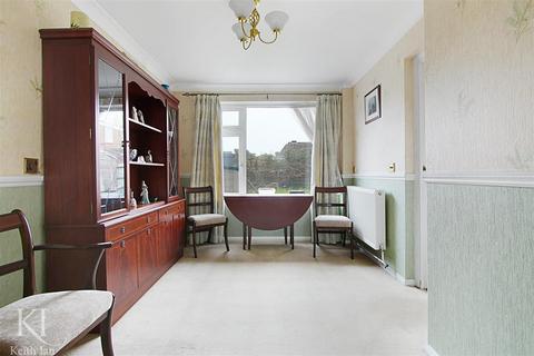 39 Davison Drive, Cheshunt, Waltham Cross, EN8 0SP