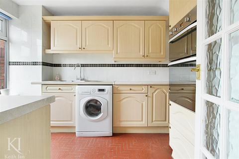39 Davison Drive, Cheshunt, Waltham Cross, EN8 0SP
