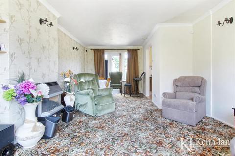 2 Grove Path, Cheshunt, Waltham Cross, EN7 5AS