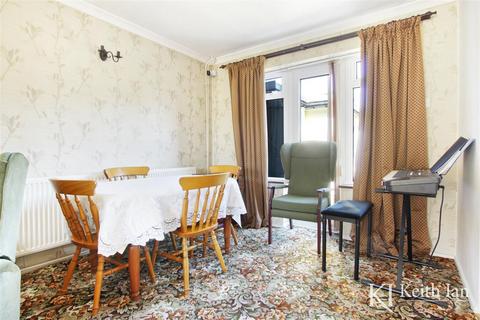 2 Grove Path, Cheshunt, Waltham Cross, EN7 5AS
