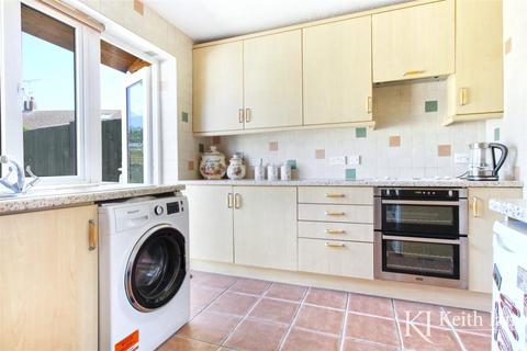 2 Grove Path, Cheshunt, Waltham Cross, EN7 5AS