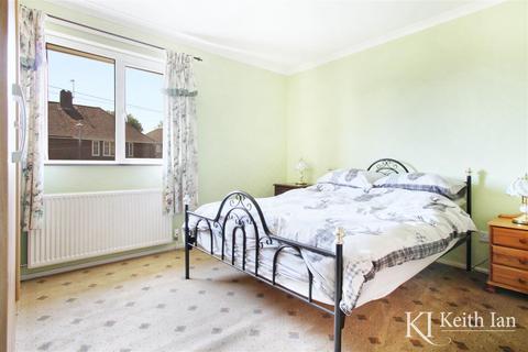 2 Grove Path, Cheshunt, Waltham Cross, EN7 5AS