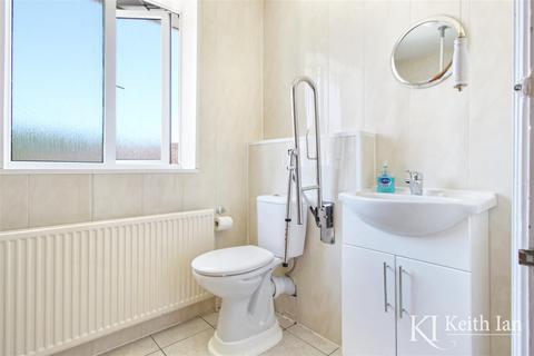 2 Grove Path, Cheshunt, Waltham Cross, EN7 5AS