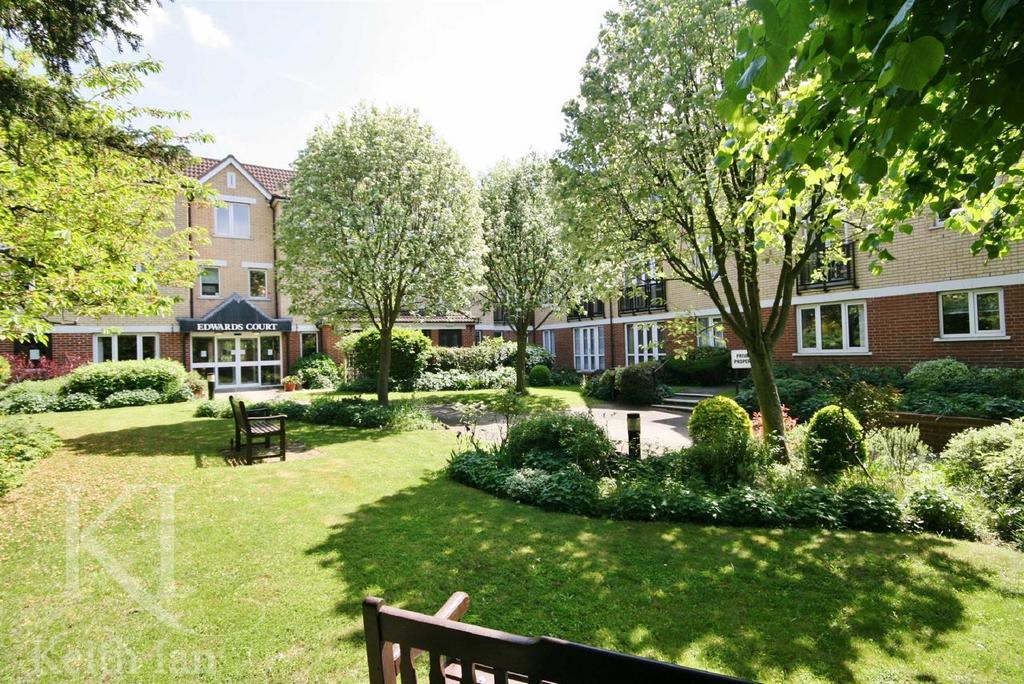 Edwards Court, Cheshunt 2 bed retirement property for sale £225,000