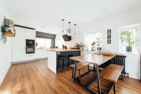 Apartment 1, Manor Court, 26b Bancroft, Hitchin, SG5 1JW