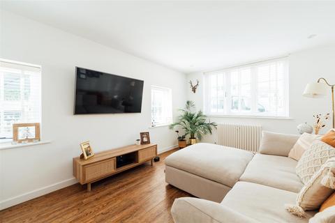 Apartment 1, Manor Court, 26b Bancroft, Hitchin, SG5 1JW